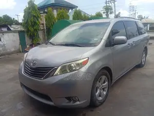 Toyota Sienna 2012 Silver