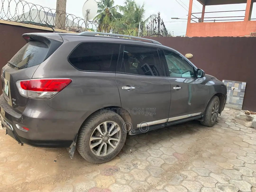 Nissan Pathfinder 2015 Gray