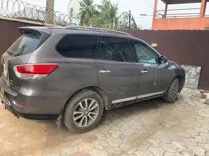 Nissan Pathfinder 2015 Gray