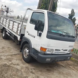 Nissan Cabstar With Big Bucket Diesel Engine Truck