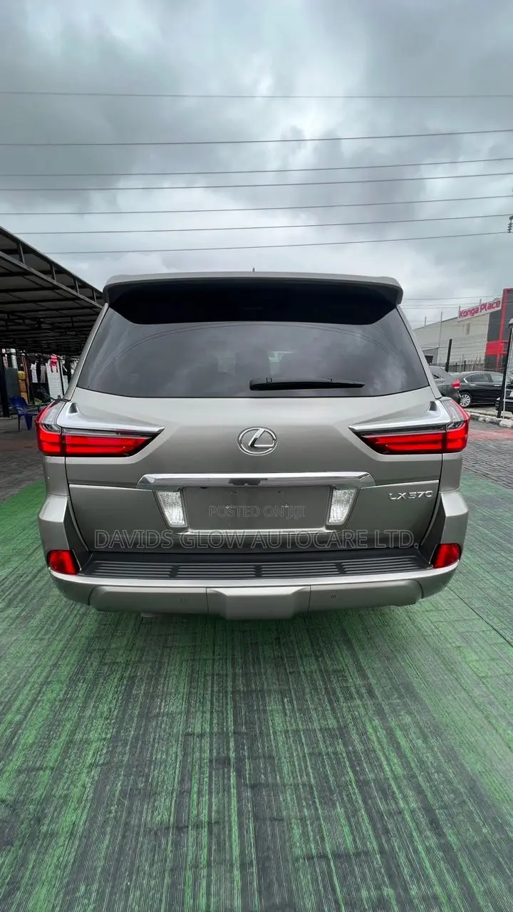Lexus LX 570 AWD 2017 Silver