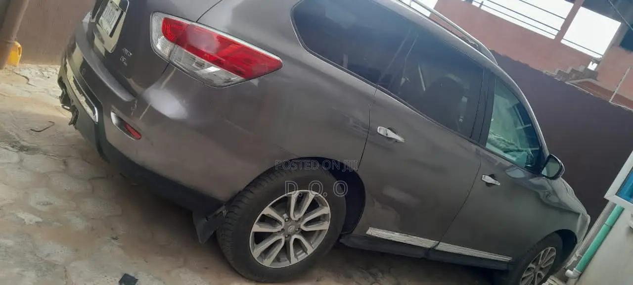 Nissan Pathfinder 2015 Gray