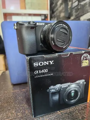 Sony A6400 +16-50mm Lens