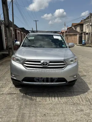 Toyota Highlander SE 3.5L 4WD 2013 Silver