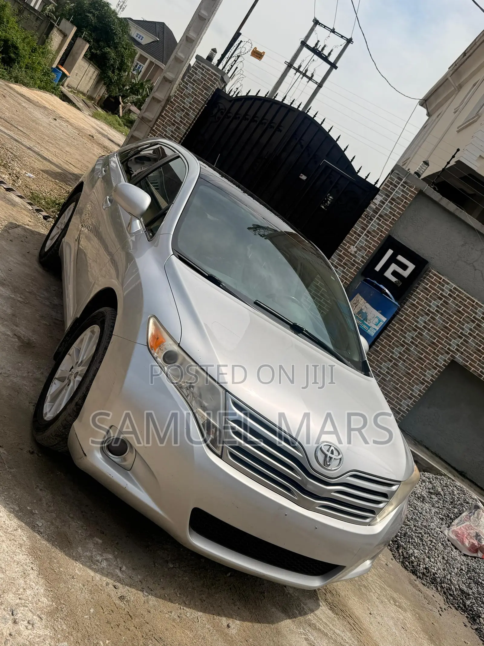 Toyota Venza LE 2010 Silver