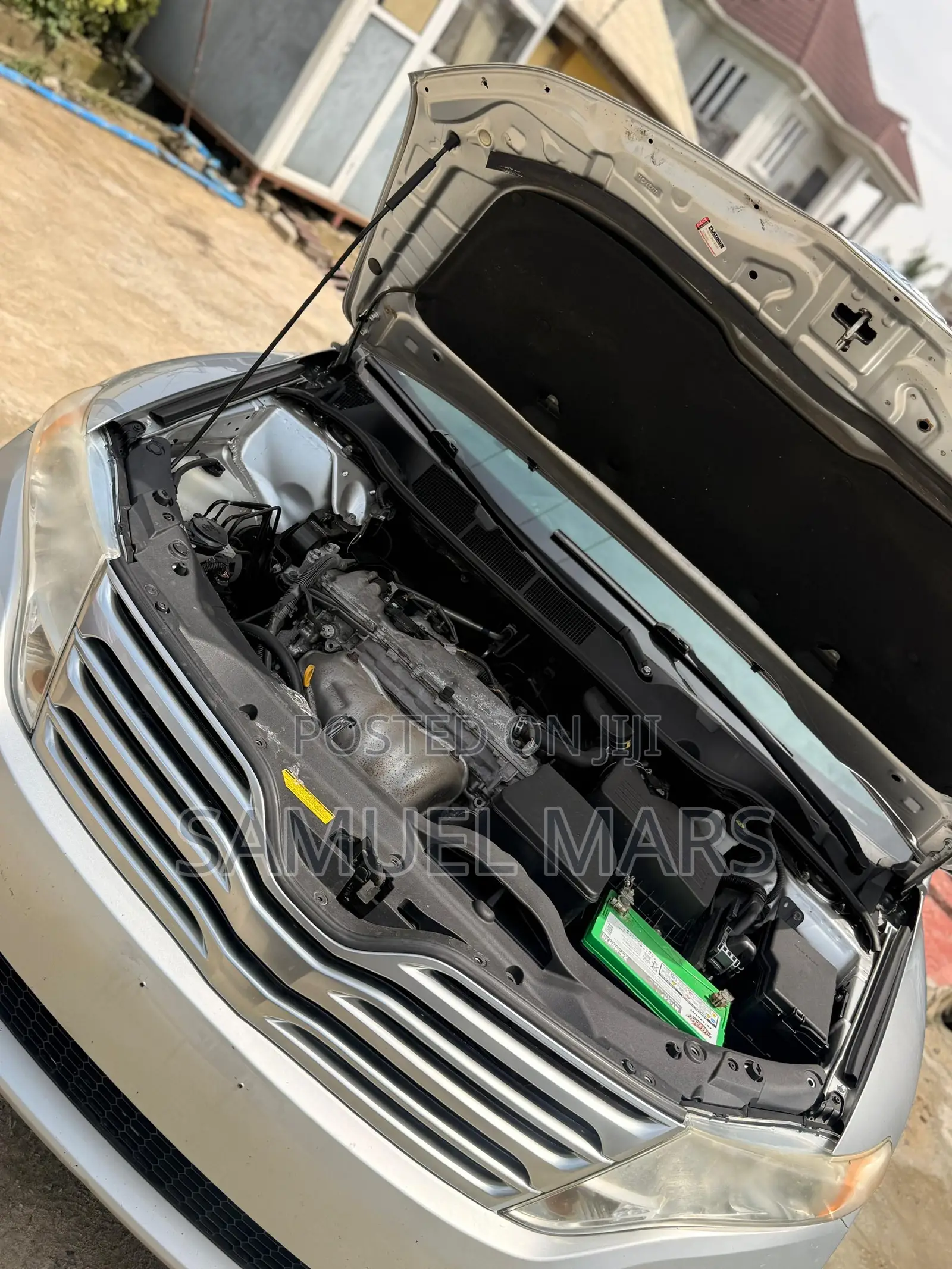 Toyota Venza LE 2010 Silver