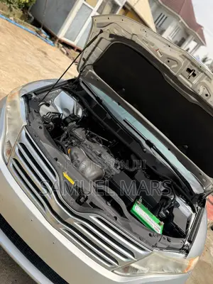 Toyota Venza LE 2010 Silver