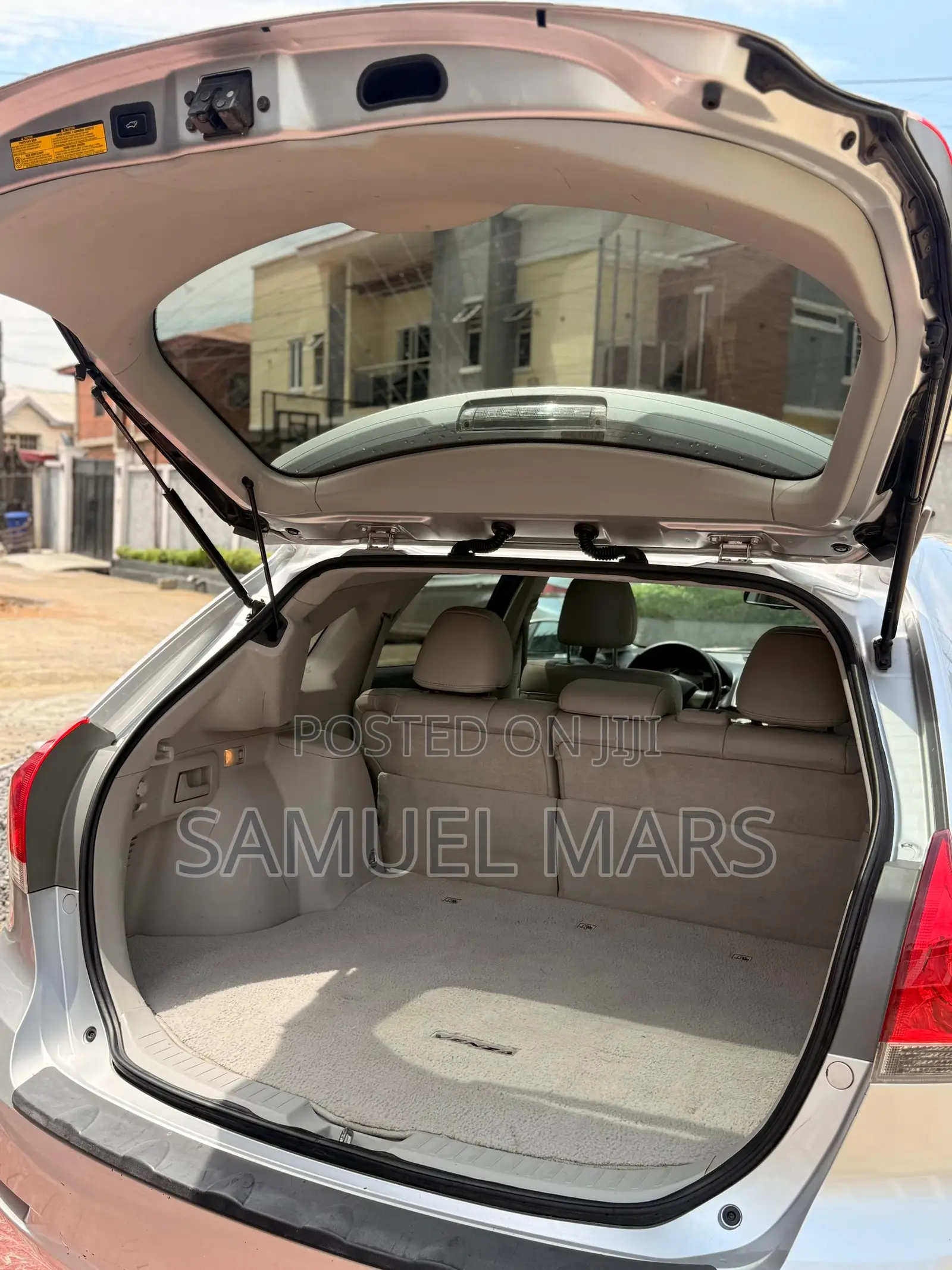 Toyota Venza LE 2010 Silver