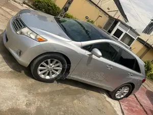 Toyota Venza LE 2010 Silver