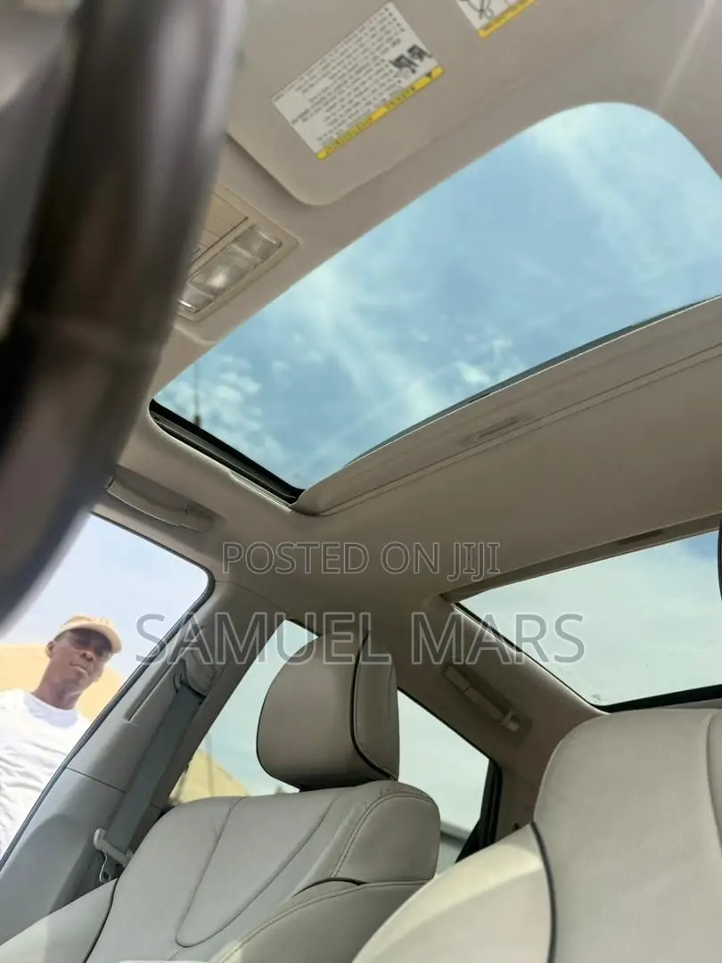 Toyota Venza LE 2010 Silver