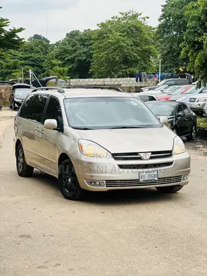 Toyota Sienna 2003 Gold