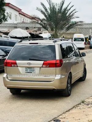 Toyota Sienna 2003 Gold