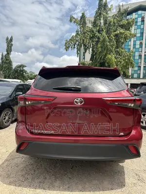 Toyota Highlander 2021 Red