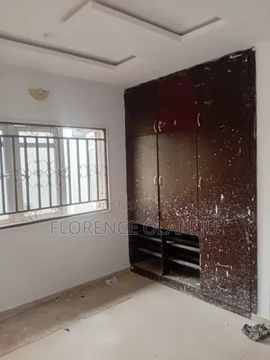3bdrm Block of Flats in Anchor Mall, Akala Express for rent