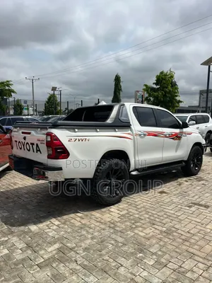 Toyota Hilux 2021 White