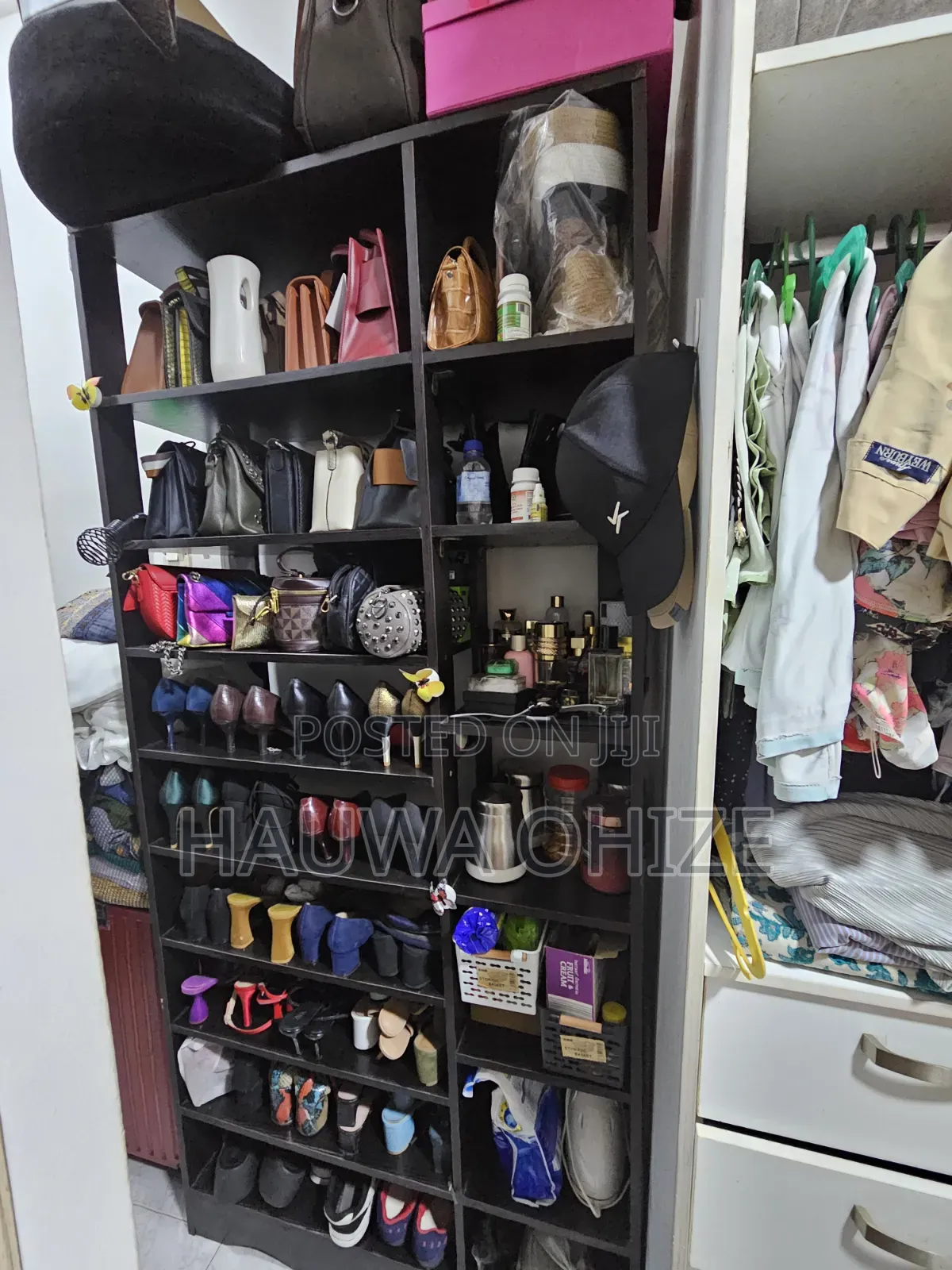 Used Shoe/Bag Shelve