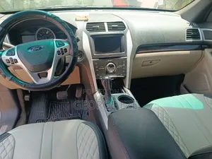 Ford Explorer 2011 Silver