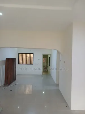 2bdrm Apartment in Magodo Phase 2 for rent