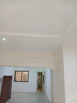 2bdrm Apartment in Magodo Phase 2 for rent