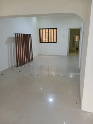 2bdrm Apartment in Magodo Phase 2 for rent