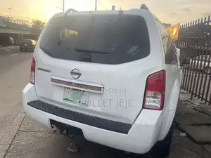 Nissan Pathfinder SE 4x4 2010 White