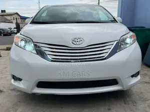 Toyota Sienna XLE 7 Passenger 2011 White