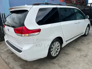 Toyota Sienna XLE 7 Passenger 2011 White