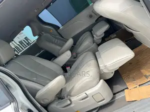Toyota Sienna XLE 7 Passenger 2011 White