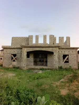 5bdrm Penthouse in Seman Estate Phase 1, Sabon Lugbe for sale