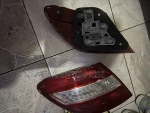 2009 C300 (W204) Back Light for Sale (Taillight)