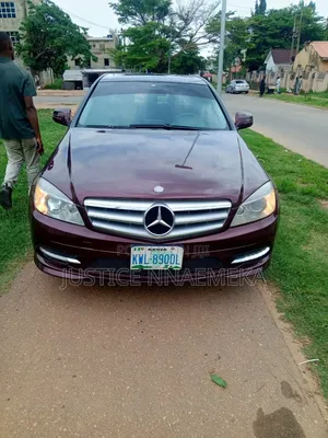 Mercedes-Benz C300 2010 Red