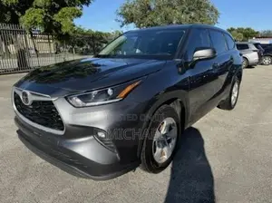 Toyota Highlander LE 2022 Gray