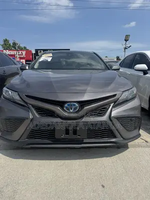 Toyota Camry SE 2023 Gray