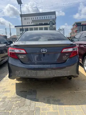 Toyota Camry SE 4dr Sedan (2.5L 4cyl 6A) 2013 Gray