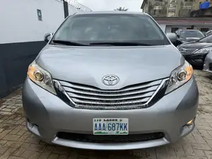 Toyota Sienna Limited Premium 7 Passenger (3.5L 6cyl 6A) 2016 Silver