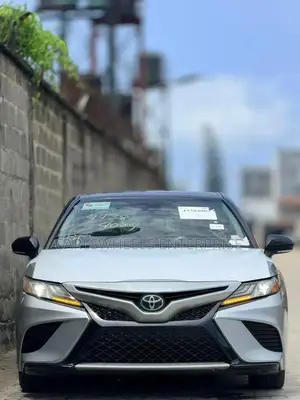 Toyota Camry XSE V6 (3.5L V6 8A) 2019