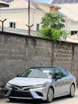 Toyota Camry XSE V6 (3.5L V6 8A) 2019