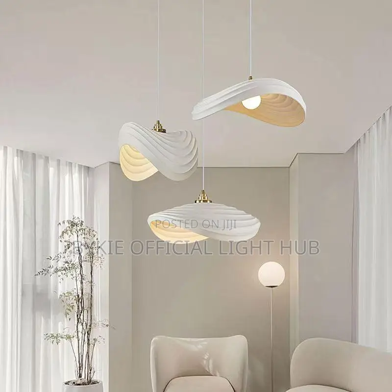 Triple Dropping Pendant Light