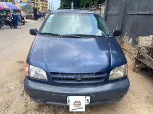Toyota Sienna LE 2001 Blue