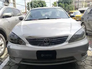 Toyota Camry 2005 Gray