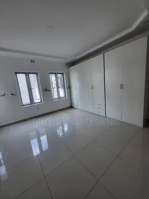 3bdrm Block of Flats in Oral Estate, Chevron for sale
