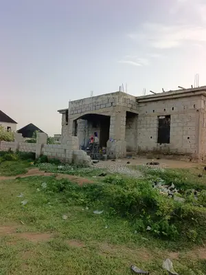 5bdrm Penthouse in Seman Estate, Sabon Lugbe for sale