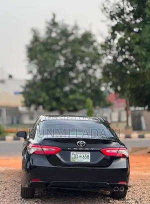Toyota Camry SE FWD (2.5L 4cyl 8AM) 2018 Black