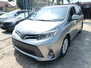 Toyota Sienna 2013 Silver