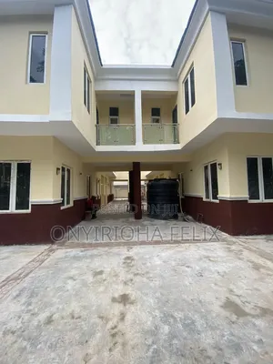 3bdrm Townhouse / Terrace in Off 3Rd Avenue, Bunkoro for rent