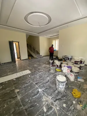 3bdrm Townhouse / Terrace in Off 3Rd Avenue, Bunkoro for rent