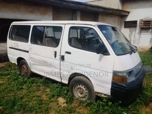 Toyota HiAce 2005 White