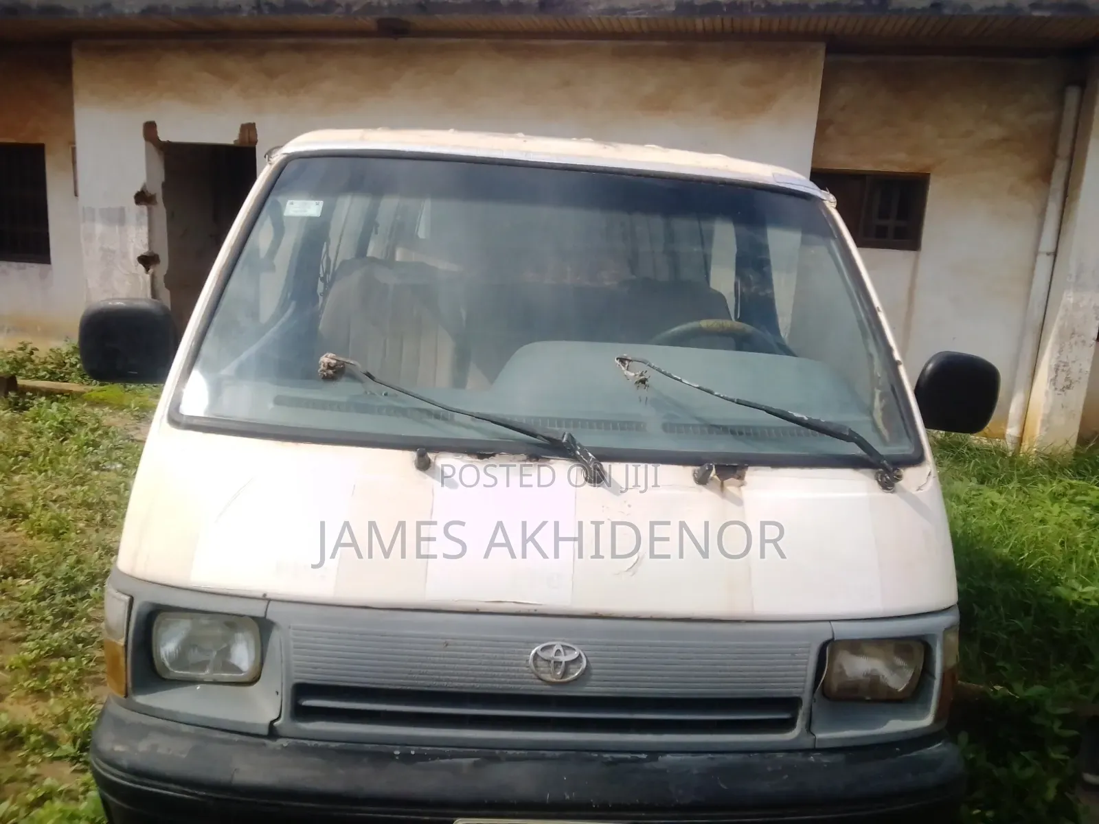 Toyota HiAce 2005 White