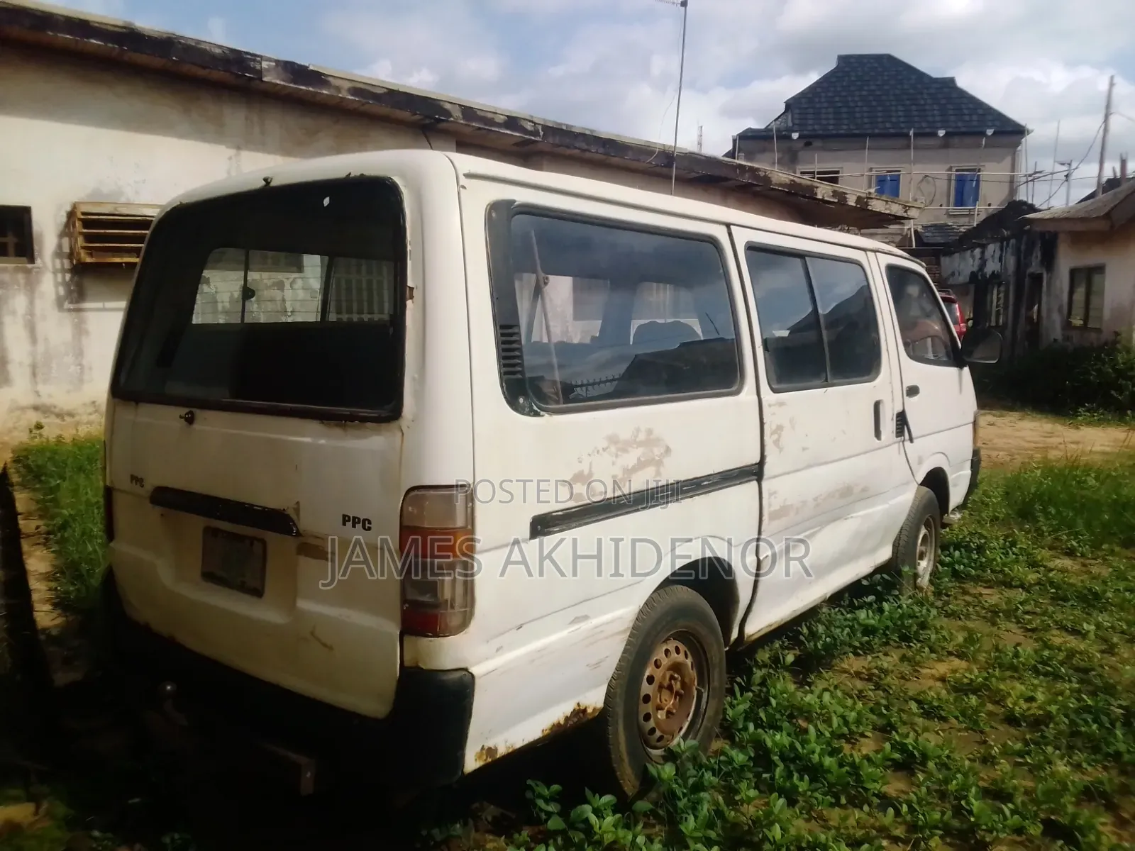 Toyota HiAce 2005 White