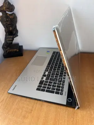 Laptop Toshiba Satellite L70 8GB Intel Core i5 HDD 1T